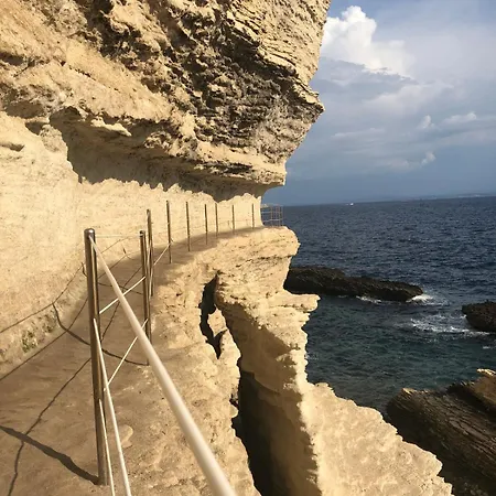 Beautiful Villa, Pool, Sea, 5 Bedrooms Villa *