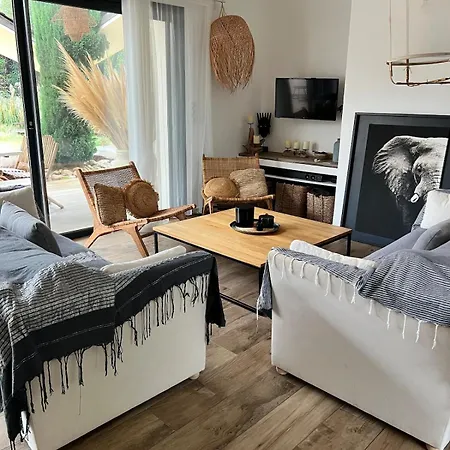 Beautiful Villa, Pool, Sea, 5 Bedrooms Villa *