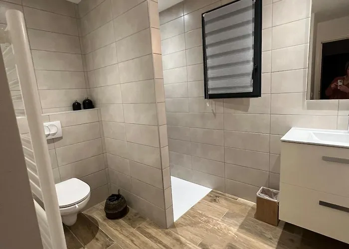 Beautiful Villa, Pool, Sea, 5 Bedrooms Villa *