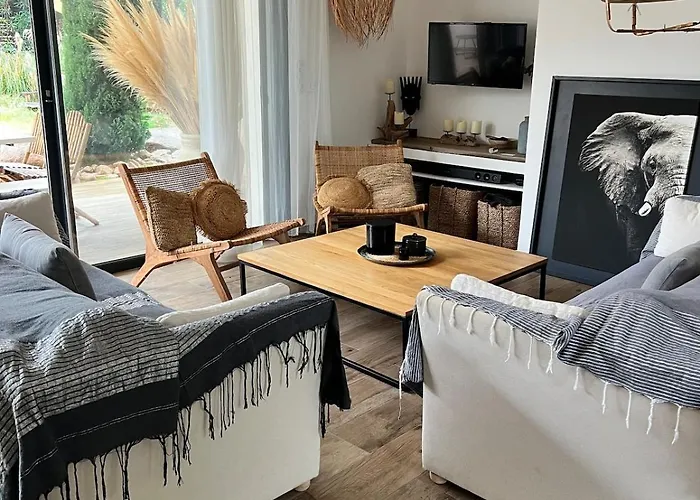 Beautiful Villa, Pool, Sea, 5 Bedrooms Villa *