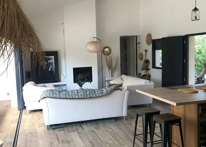 Beautiful Villa, Pool, Sea, 5 Bedrooms 别墅 宗扎